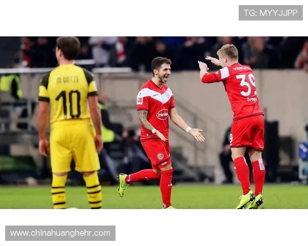 基尔队与卡尔斯鲁队激战正酣谁能在这场较量中笑到最后